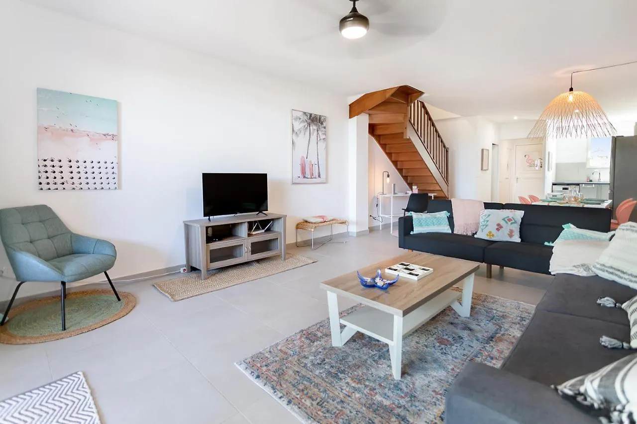 Villa Flamingo, Beautiful 2 Bedroom House - 1 Min From The Beach! Orient Bay 0*,  São Martinho