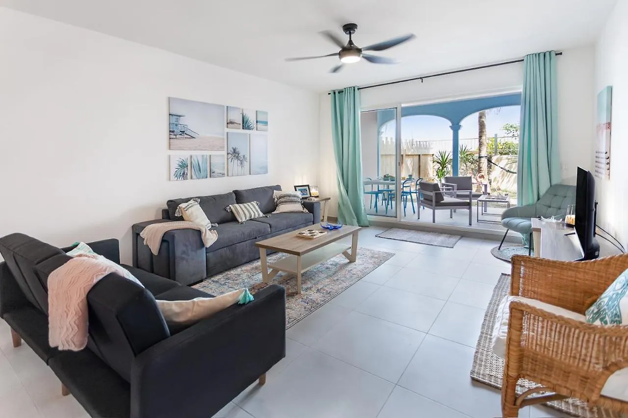 Villa Flamingo, Beautiful 2 Bedroom House - 1 Min From The Beach! Orient Bay